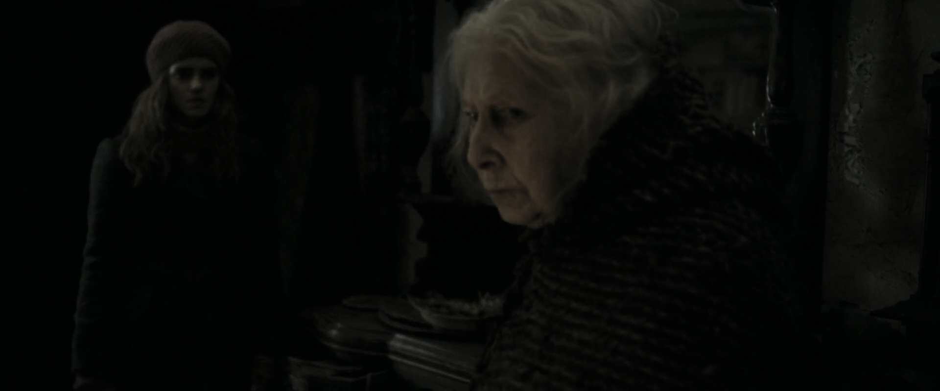 EmmaWatsonFan_dot_nl-HarryPotterAndTheDeathlyHallowsPart1-5203.jpg EmmaWatsonFan_dot_nl-HarryPotterAndTheDeathlyHallowsPart1-5203.jpg