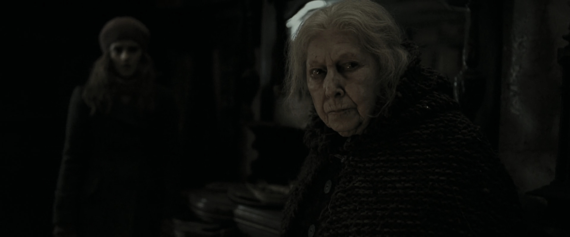 EmmaWatsonFan_dot_nl-HarryPotterAndTheDeathlyHallowsPart1-5205.jpg EmmaWatsonFan_dot_nl-HarryPotterAndTheDeathlyHallowsPart1-5205.jpg