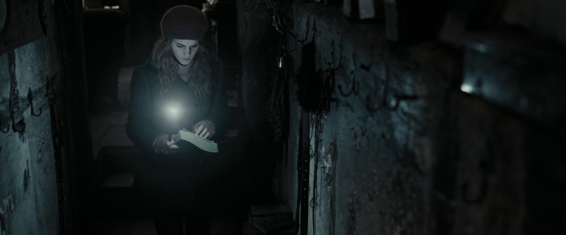 EmmaWatsonFan_dot_nl-HarryPotterAndTheDeathlyHallowsPart1-5246.jpg EmmaWatsonFan_dot_nl-HarryPotterAndTheDeathlyHallowsPart1-5246.jpg