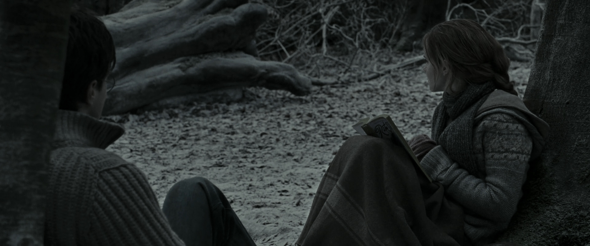 EmmaWatsonFan_dot_nl-HarryPotterAndTheDeathlyHallowsPart1-5432.jpg EmmaWatsonFan_dot_nl-HarryPotterAndTheDeathlyHallowsPart1-5432.jpg