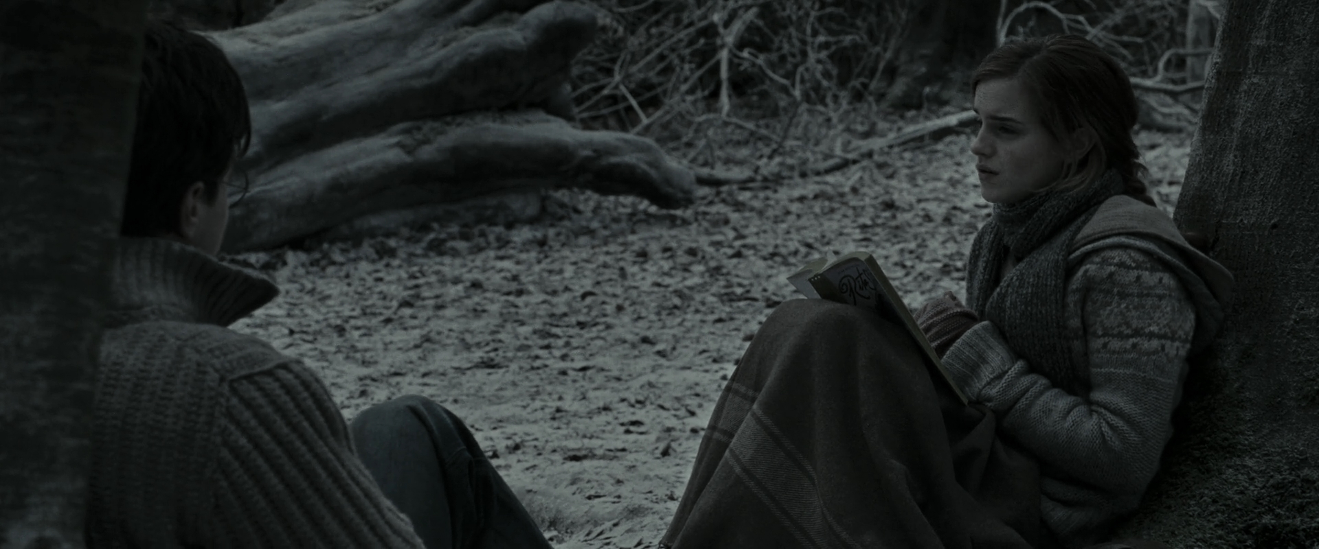 EmmaWatsonFan_dot_nl-HarryPotterAndTheDeathlyHallowsPart1-5439.jpg EmmaWatsonFan_dot_nl-HarryPotterAndTheDeathlyHallowsPart1-5439.jpg