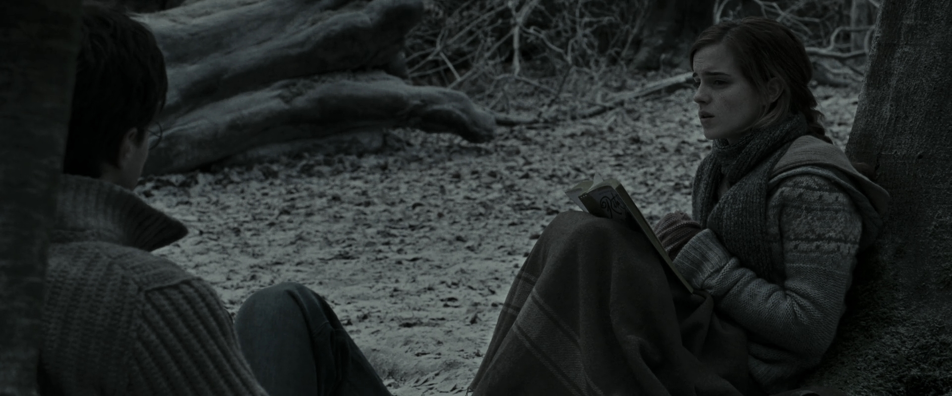 EmmaWatsonFan_dot_nl-HarryPotterAndTheDeathlyHallowsPart1-5454.jpg EmmaWatsonFan_dot_nl-HarryPotterAndTheDeathlyHallowsPart1-5454.jpg