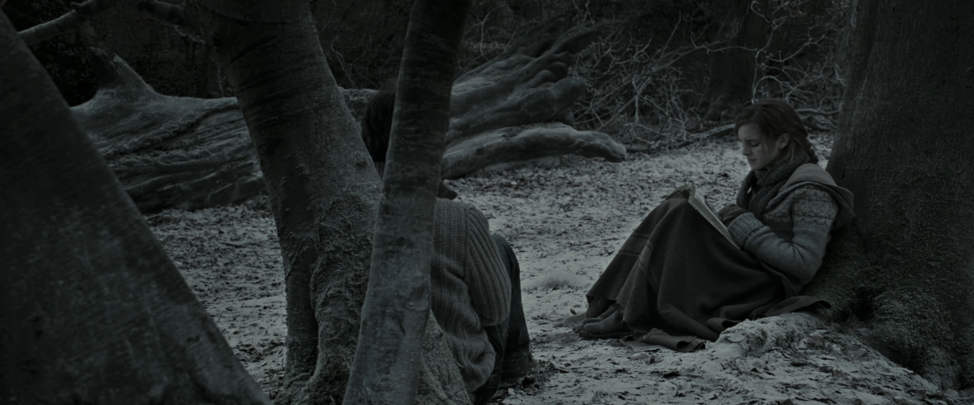 EmmaWatsonFan_dot_nl-HarryPotterAndTheDeathlyHallowsPart1-5472.jpg EmmaWatsonFan_dot_nl-HarryPotterAndTheDeathlyHallowsPart1-5472.jpg