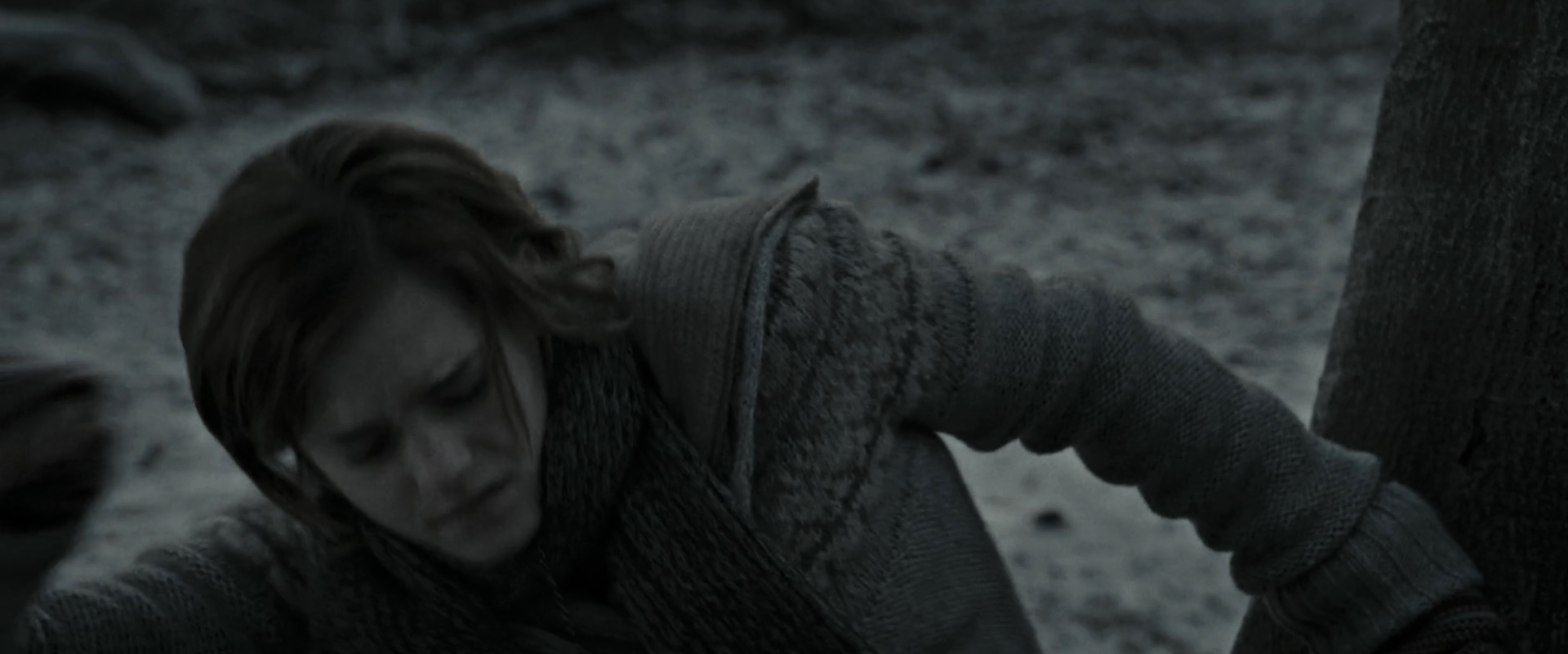EmmaWatsonFan_dot_nl-HarryPotterAndTheDeathlyHallowsPart1-5503.jpg