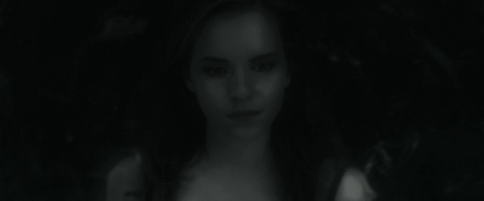 EmmaWatsonFan_dot_nl-HarryPotterAndTheDeathlyHallowsPart1-5889.jpg EmmaWatsonFan_dot_nl-HarryPotterAndTheDeathlyHallowsPart1-5889.jpg