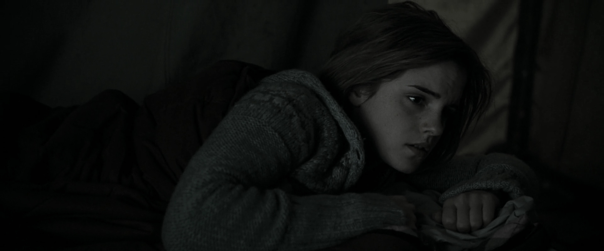 EmmaWatsonFan_dot_nl-HarryPotterAndTheDeathlyHallowsPart1-5971.jpg EmmaWatsonFan_dot_nl-HarryPotterAndTheDeathlyHallowsPart1-5971.jpg