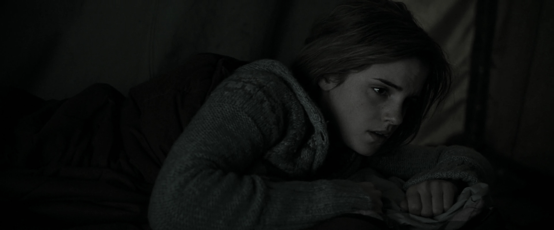 EmmaWatsonFan_dot_nl-HarryPotterAndTheDeathlyHallowsPart1-5973.jpg EmmaWatsonFan_dot_nl-HarryPotterAndTheDeathlyHallowsPart1-5973.jpg