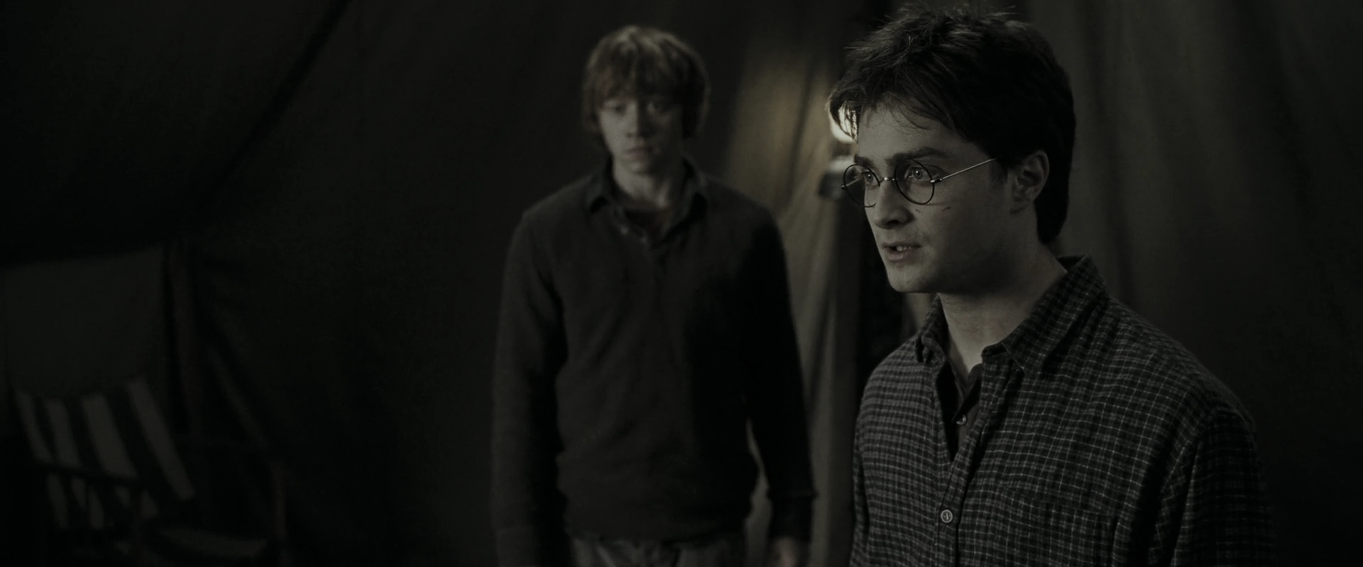 EmmaWatsonFan_dot_nl-HarryPotterAndTheDeathlyHallowsPart1-6229.jpg EmmaWatsonFan_dot_nl-HarryPotterAndTheDeathlyHallowsPart1-6229.jpg