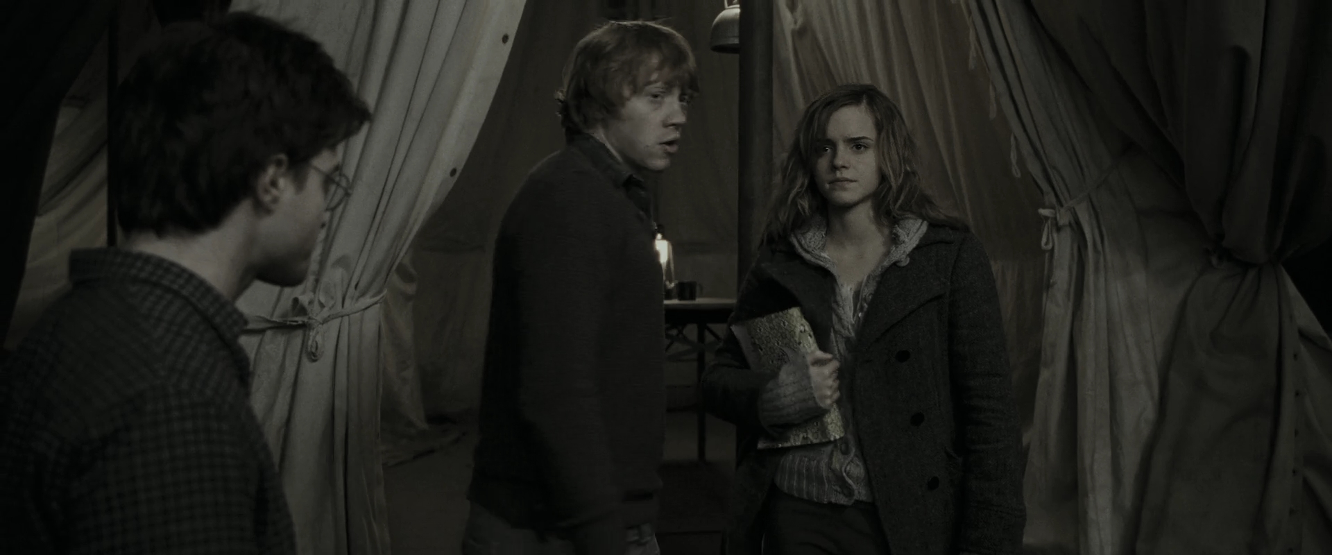 EmmaWatsonFan_dot_nl-HarryPotterAndTheDeathlyHallowsPart1-6251.jpg