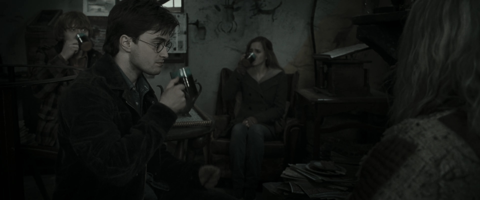 EmmaWatsonFan_dot_nl-HarryPotterAndTheDeathlyHallowsPart1-6341.jpg