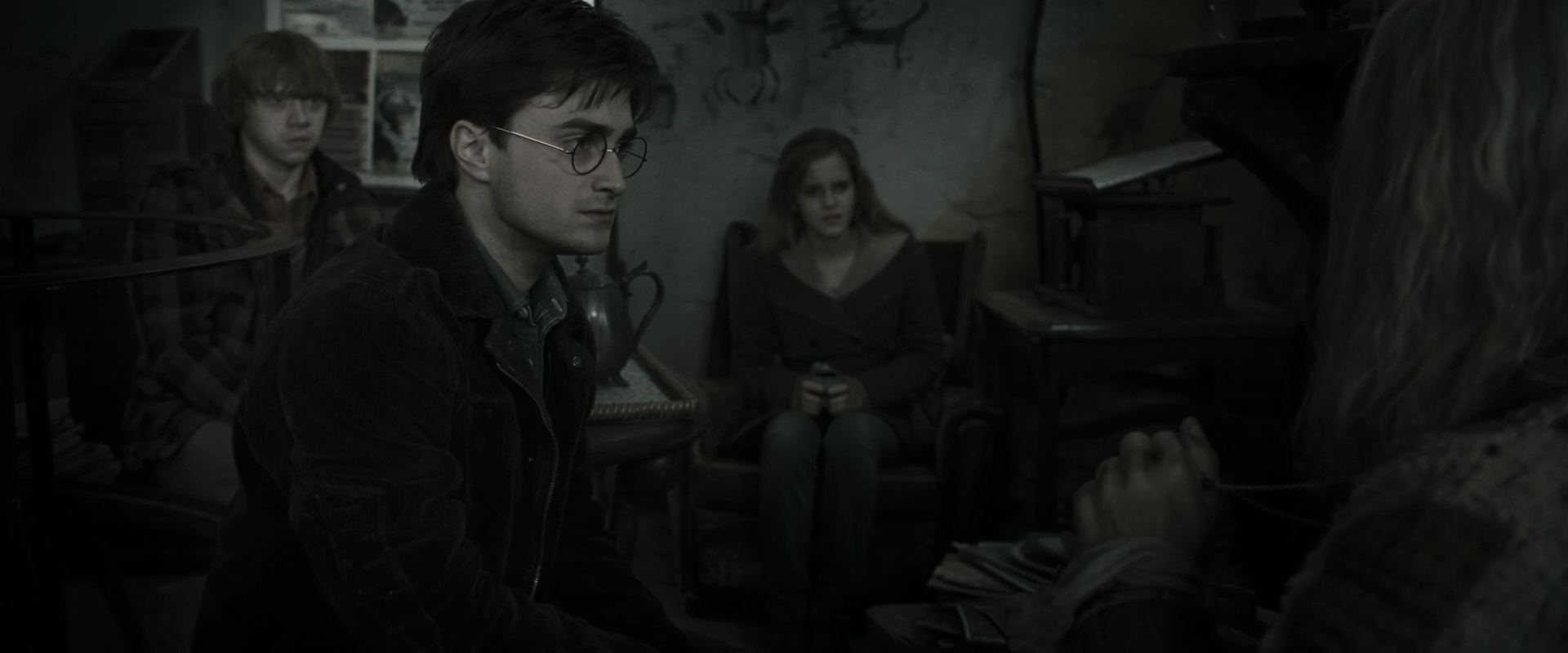 EmmaWatsonFan_dot_nl-HarryPotterAndTheDeathlyHallowsPart1-6377.jpg EmmaWatsonFan_dot_nl-HarryPotterAndTheDeathlyHallowsPart1-6377.jpg