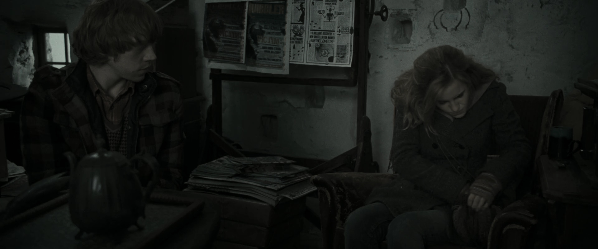 EmmaWatsonFan_dot_nl-HarryPotterAndTheDeathlyHallowsPart1-6390.jpg EmmaWatsonFan_dot_nl-HarryPotterAndTheDeathlyHallowsPart1-6390.jpg