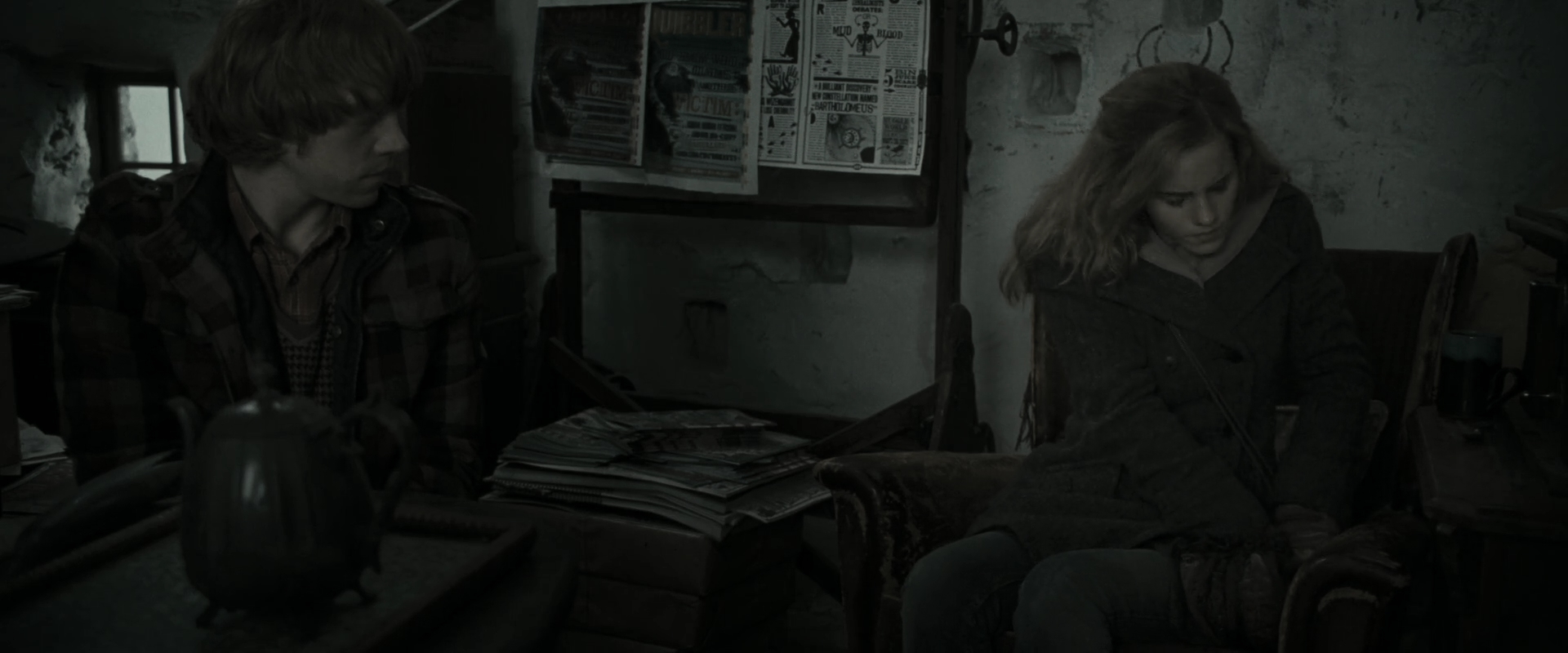 EmmaWatsonFan_dot_nl-HarryPotterAndTheDeathlyHallowsPart1-6392.jpg EmmaWatsonFan_dot_nl-HarryPotterAndTheDeathlyHallowsPart1-6392.jpg