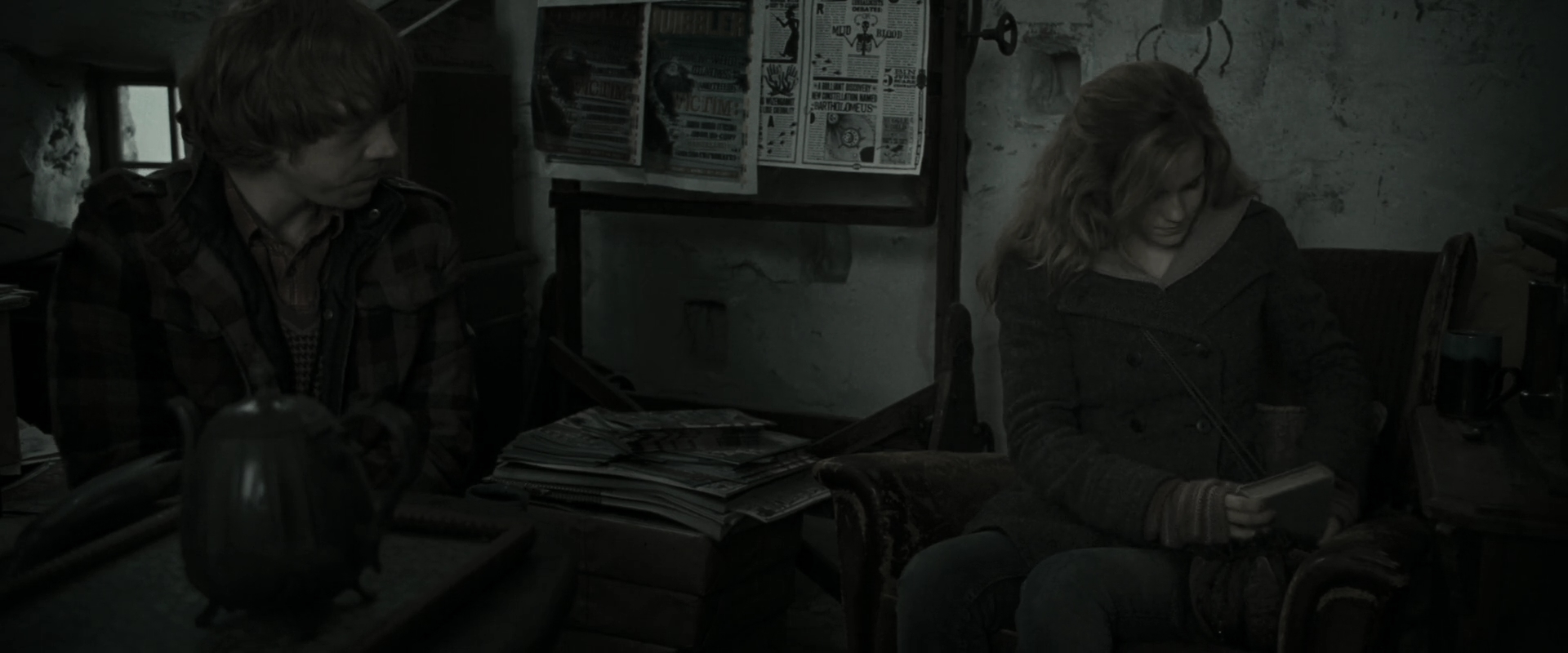 EmmaWatsonFan_dot_nl-HarryPotterAndTheDeathlyHallowsPart1-6394.jpg EmmaWatsonFan_dot_nl-HarryPotterAndTheDeathlyHallowsPart1-6394.jpg