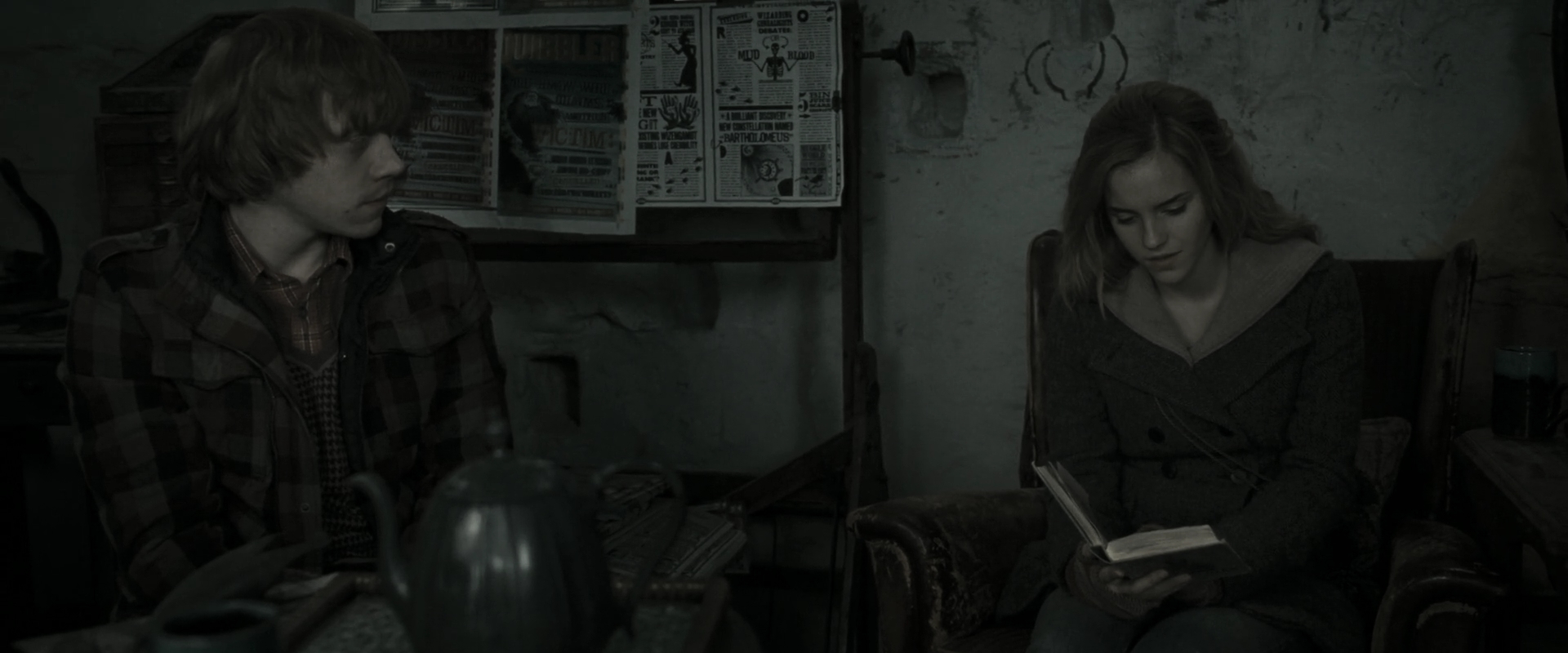 EmmaWatsonFan_dot_nl-HarryPotterAndTheDeathlyHallowsPart1-6402.jpg EmmaWatsonFan_dot_nl-HarryPotterAndTheDeathlyHallowsPart1-6402.jpg