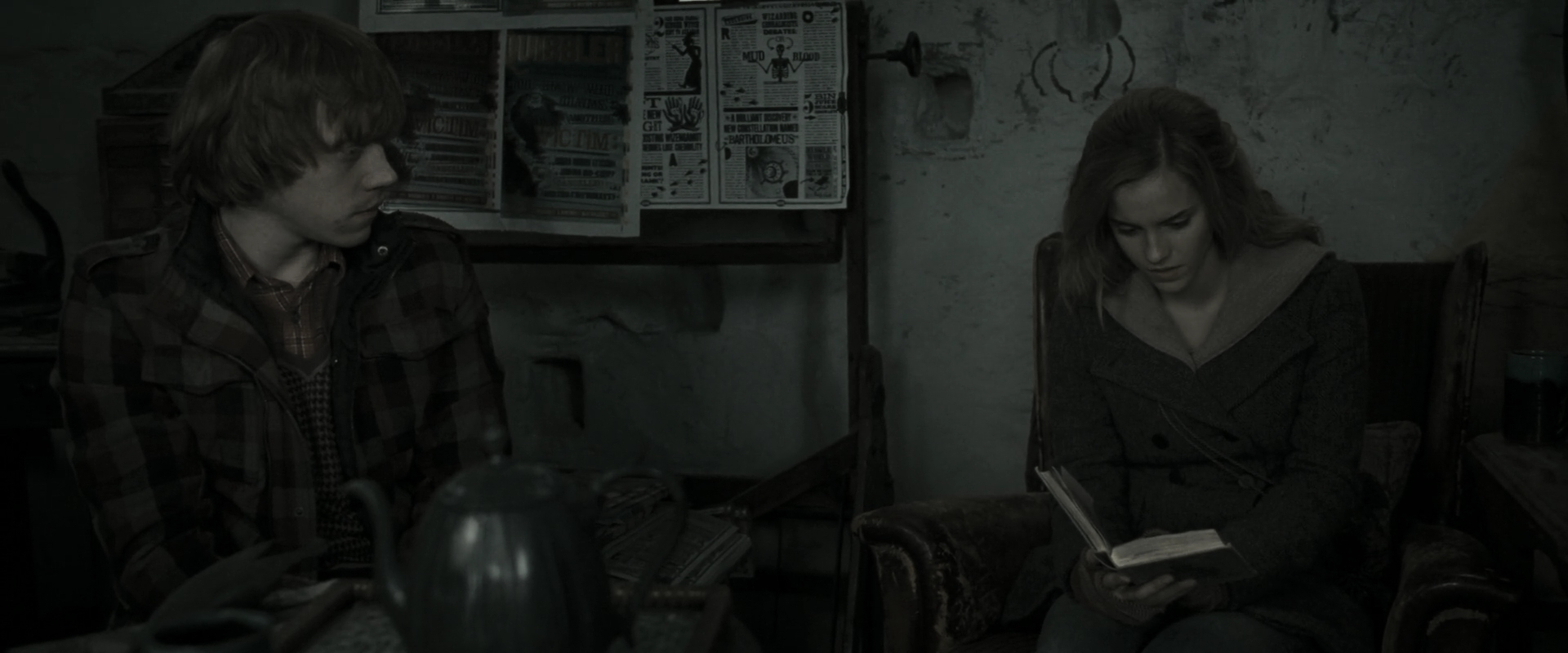 EmmaWatsonFan_dot_nl-HarryPotterAndTheDeathlyHallowsPart1-6405.jpg EmmaWatsonFan_dot_nl-HarryPotterAndTheDeathlyHallowsPart1-6405.jpg