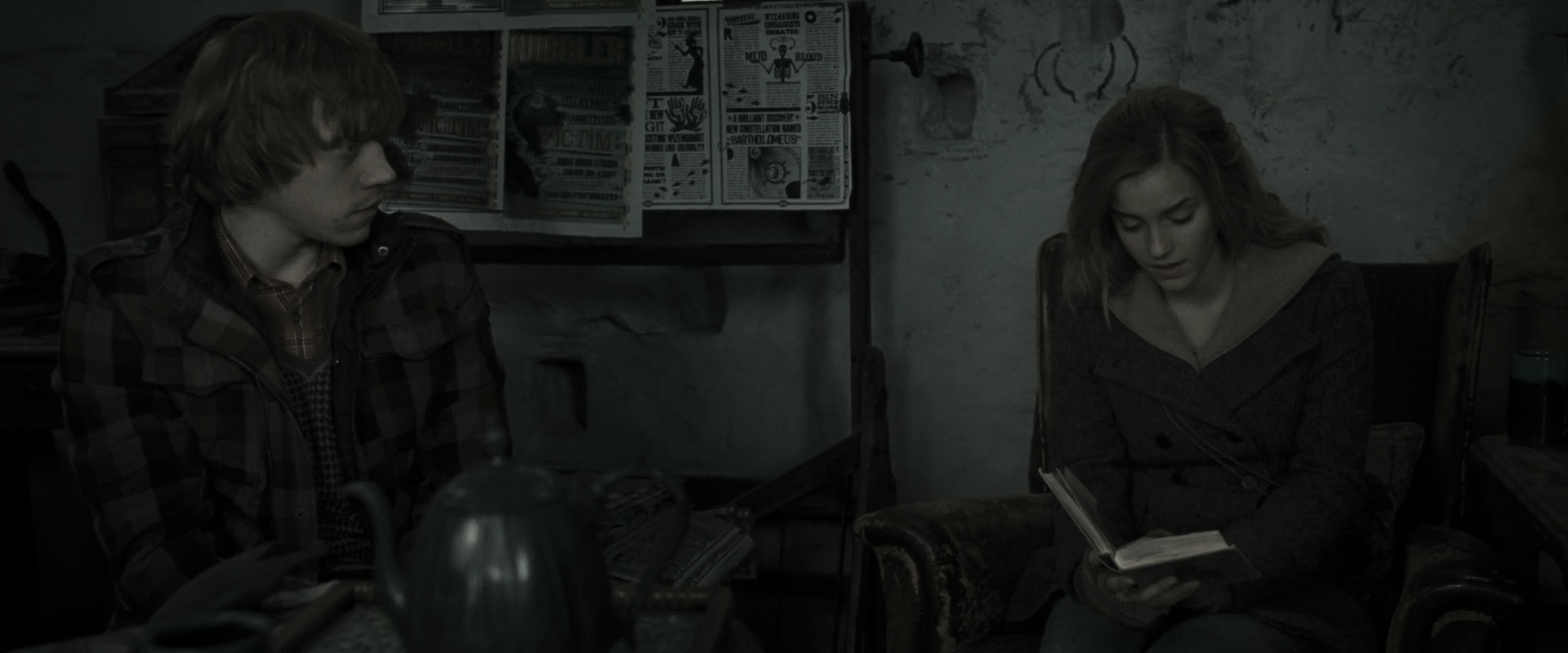 EmmaWatsonFan_dot_nl-HarryPotterAndTheDeathlyHallowsPart1-6406.jpg EmmaWatsonFan_dot_nl-HarryPotterAndTheDeathlyHallowsPart1-6406.jpg