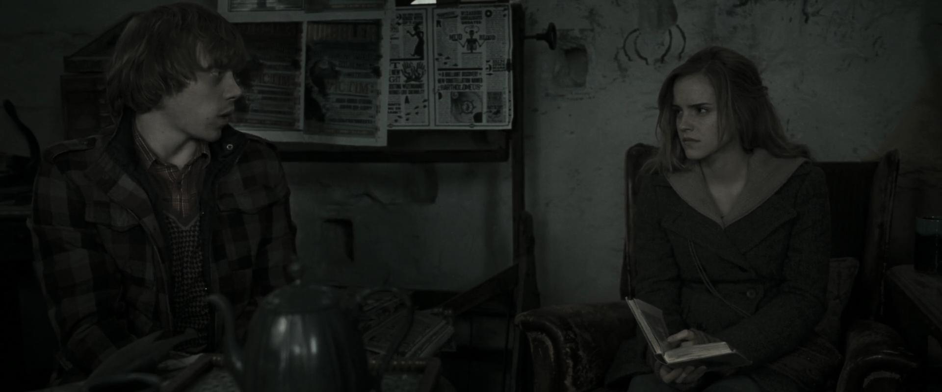 EmmaWatsonFan_dot_nl-HarryPotterAndTheDeathlyHallowsPart1-6415.jpg EmmaWatsonFan_dot_nl-HarryPotterAndTheDeathlyHallowsPart1-6415.jpg