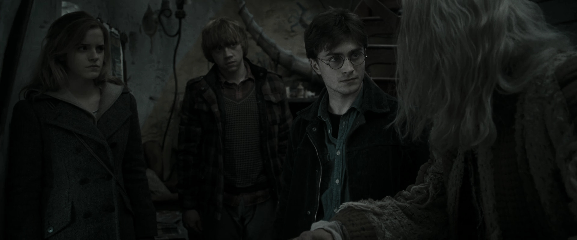 EmmaWatsonFan_dot_nl-HarryPotterAndTheDeathlyHallowsPart1-6674.jpg EmmaWatsonFan_dot_nl-HarryPotterAndTheDeathlyHallowsPart1-6674.jpg