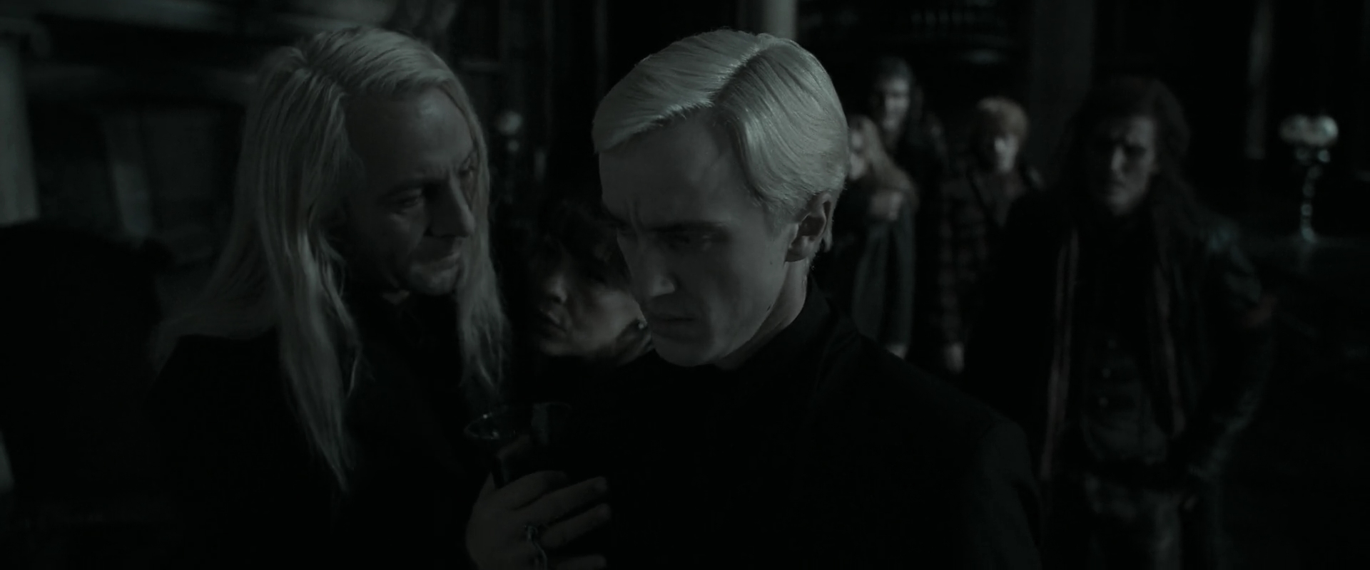 EmmaWatsonFan_dot_nl-HarryPotterAndTheDeathlyHallowsPart1-7133.jpg EmmaWatsonFan_dot_nl-HarryPotterAndTheDeathlyHallowsPart1-7133.jpg