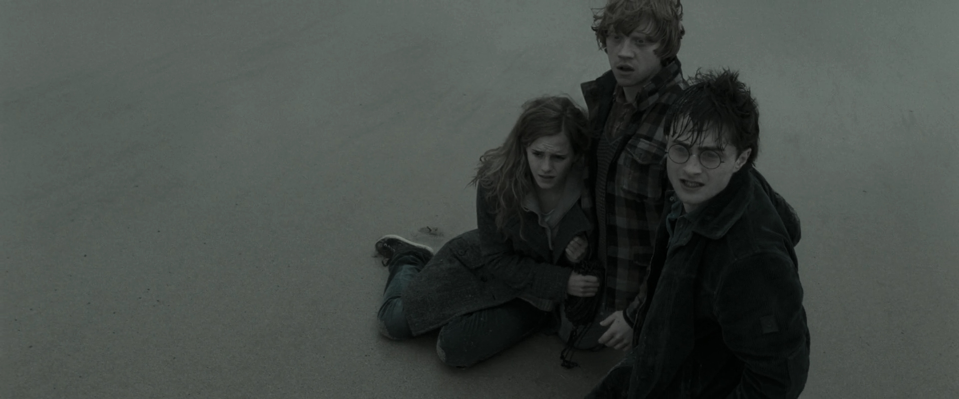 EmmaWatsonFan_dot_nl-HarryPotterAndTheDeathlyHallowsPart1-7562.jpg