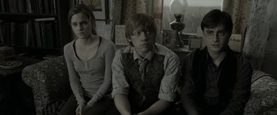 EmmaWatsonFan_dot_nl-HarryPotterAndTheDeathlyHallowsPart1-1662.jpg