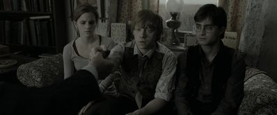 EmmaWatsonFan_dot_nl-HarryPotterAndTheDeathlyHallowsPart1-1687.jpg