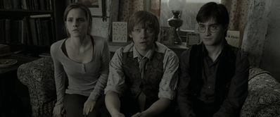 EmmaWatsonFan_dot_nl-HarryPotterAndTheDeathlyHallowsPart1-1718.jpg