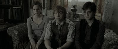 EmmaWatsonFan_dot_nl-HarryPotterAndTheDeathlyHallowsPart1-1726.jpg