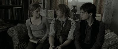 EmmaWatsonFan_dot_nl-HarryPotterAndTheDeathlyHallowsPart1-1740.jpg