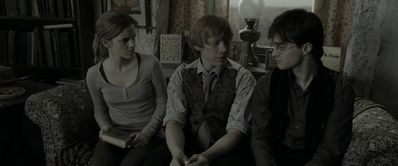 EmmaWatsonFan_dot_nl-HarryPotterAndTheDeathlyHallowsPart1-1743.jpg