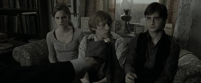 EmmaWatsonFan_dot_nl-HarryPotterAndTheDeathlyHallowsPart1-1765.jpg