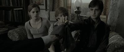 EmmaWatsonFan_dot_nl-HarryPotterAndTheDeathlyHallowsPart1-1769.jpg