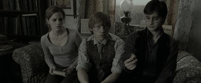 EmmaWatsonFan_dot_nl-HarryPotterAndTheDeathlyHallowsPart1-1772.jpg