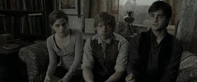 EmmaWatsonFan_dot_nl-HarryPotterAndTheDeathlyHallowsPart1-1779.jpg