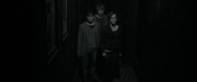 EmmaWatsonFan_dot_nl-HarryPotterAndTheDeathlyHallowsPart1-2408.jpg