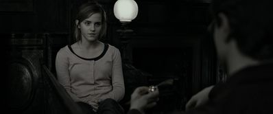 EmmaWatsonFan_dot_nl-HarryPotterAndTheDeathlyHallowsPart1-2784.jpg