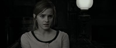 EmmaWatsonFan_dot_nl-HarryPotterAndTheDeathlyHallowsPart1-2794.jpg