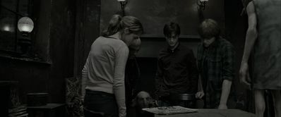 EmmaWatsonFan_dot_nl-HarryPotterAndTheDeathlyHallowsPart1-2909.jpg