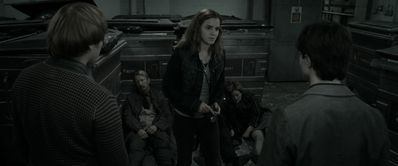 EmmaWatsonFan_dot_nl-HarryPotterAndTheDeathlyHallowsPart1-2955.jpg