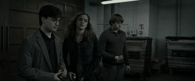 EmmaWatsonFan_dot_nl-HarryPotterAndTheDeathlyHallowsPart1-2970.jpg