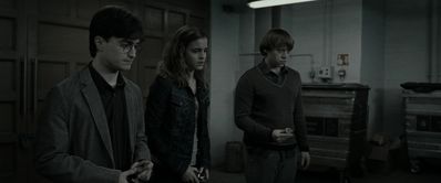 EmmaWatsonFan_dot_nl-HarryPotterAndTheDeathlyHallowsPart1-2972.jpg