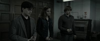 EmmaWatsonFan_dot_nl-HarryPotterAndTheDeathlyHallowsPart1-2974.jpg