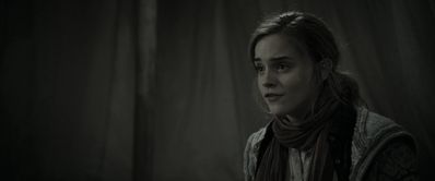 EmmaWatsonFan_dot_nl-HarryPotterAndTheDeathlyHallowsPart1-4363.jpg