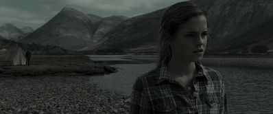 EmmaWatsonFan_dot_nl-HarryPotterAndTheDeathlyHallowsPart1-4577.jpg