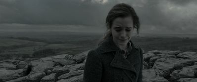 EmmaWatsonFan_dot_nl-HarryPotterAndTheDeathlyHallowsPart1-4614.jpg