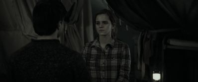 EmmaWatsonFan_dot_nl-HarryPotterAndTheDeathlyHallowsPart1-4712.jpg