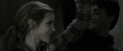 EmmaWatsonFan_dot_nl-HarryPotterAndTheDeathlyHallowsPart1-4737.jpg