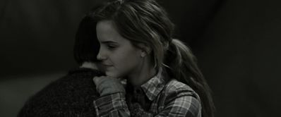 EmmaWatsonFan_dot_nl-HarryPotterAndTheDeathlyHallowsPart1-4758.jpg