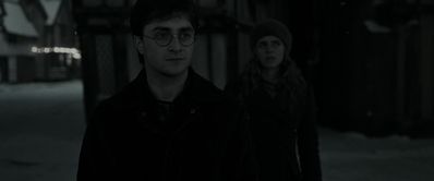 EmmaWatsonFan_dot_nl-HarryPotterAndTheDeathlyHallowsPart1-5158.jpg